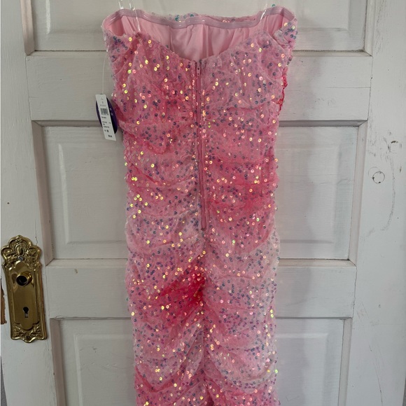 Enchanting Muse Iridescent
Sequin Mini Dress - Picture 8 of 10